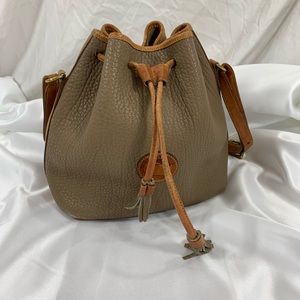 Genuine vintage DOONEY & BOURKE taupe leather bucket drawstring bag